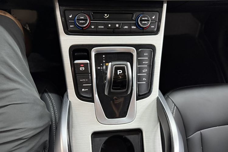 Used Geely Auto Emgrand X7 Sport 2020 1.8TD DCT Two-Wheel Drive Smart Connect 4G-Enabled Version
