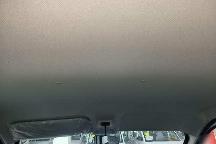 Used Wuling Yangguang 2024 300KM Comfort Version Passenger Van 75kW
