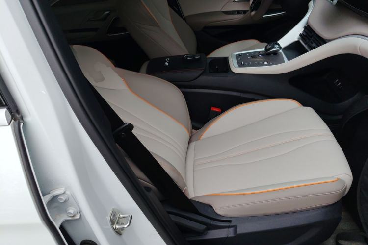 Used BYD Song Pro New Energy 2024 HONOR Edition DM-i 71KM Navigation Model
