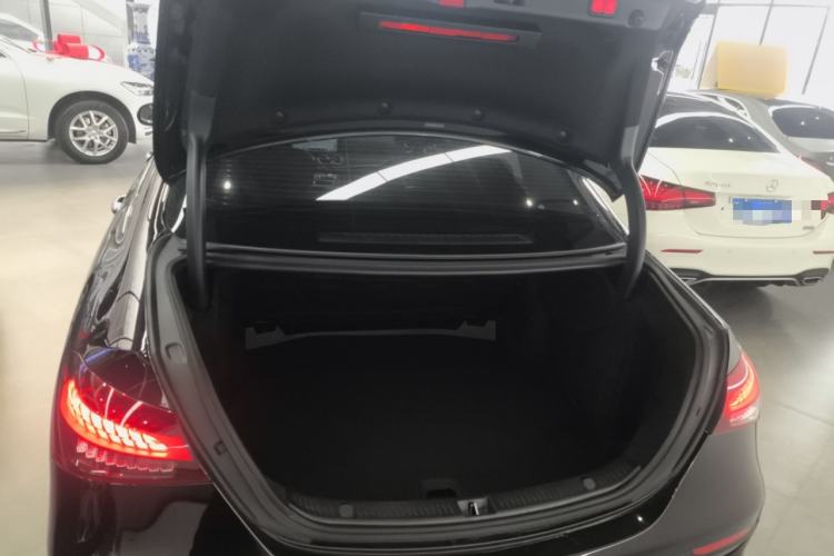 Used Mercedes-Benz E-Class 2021 Restyled E 300 L Sporty and Stylish Edition
