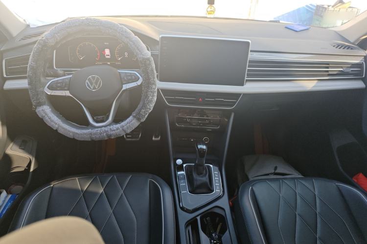 Used Volkswagen Tiguan L 2024 Outstanding Model 330TSI Automatic Two-Wheel Drive R-Line Dragon Glory Edition
