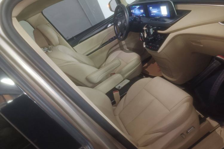 Used Buick GL8 2023 ES Lu Zun Deluxe Model
