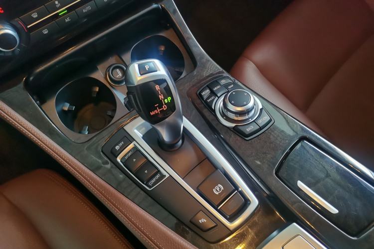 Used BMW 5 Series 2014 525Li Leading Model
