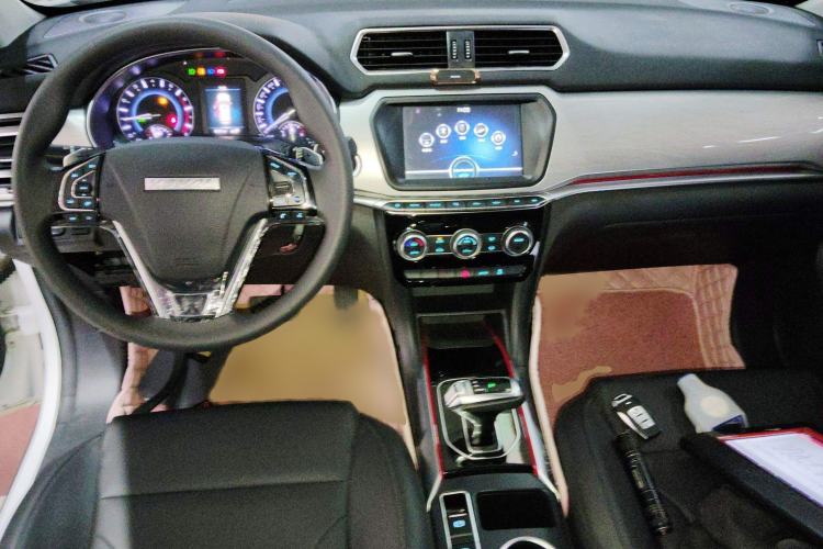 Used Haval H2 2018 1.5T Dual-Clutch Two-Wheel Drive Fashion Model China VI Standard
