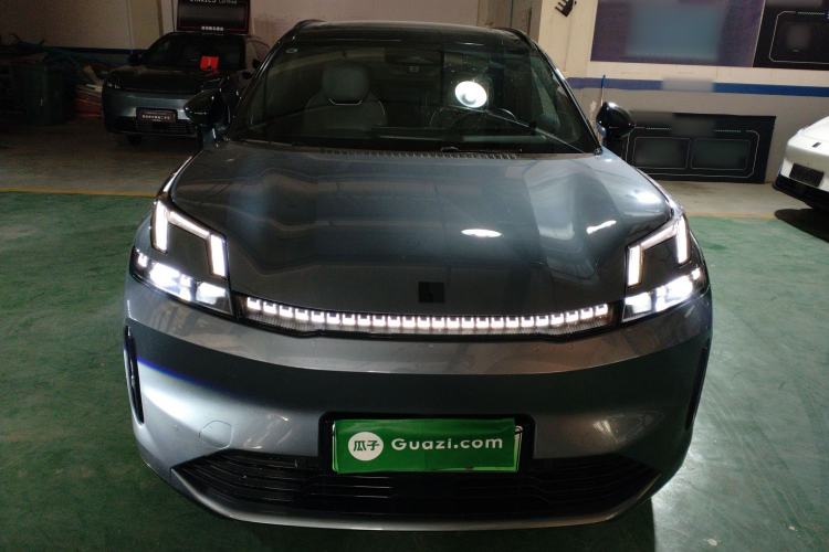 Used Lynk & Co 08 EM-P 2025 220 km All-Wheel-Drive Performance Halo
