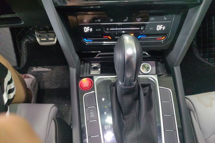 Used Volkswagen Magotan 2023 2 Million Units Limited Edition 330TSI DSG Leading Version
