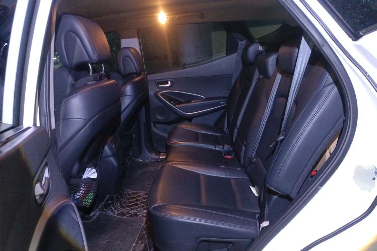 Used Hyundai Santa Fe 2015 2.0T Automatic 4x4 Smart 7-Seater
