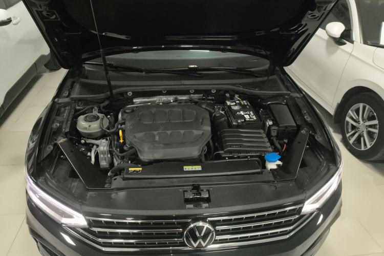 Used Volkswagen Magotan 2023 2 Million Units Limited Edition 330TSI DSG Leading Version
