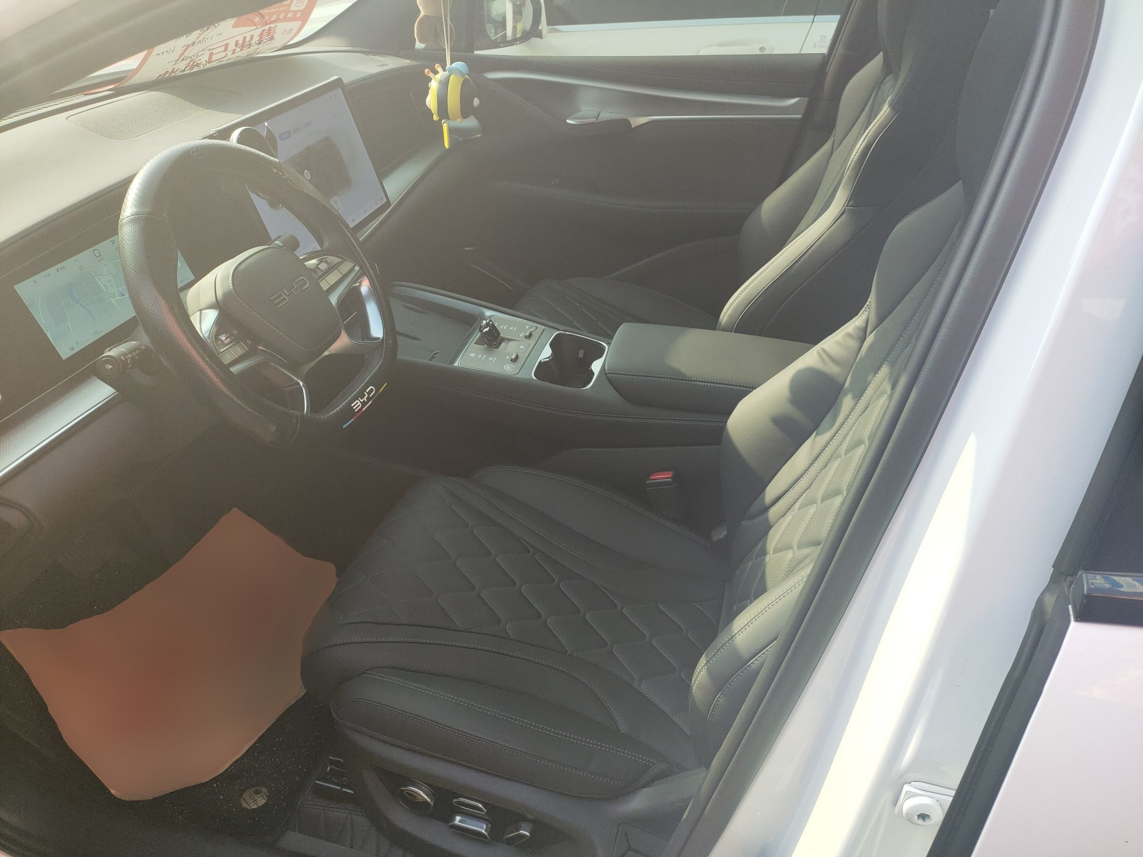 Переднее сиденье в автомобиле