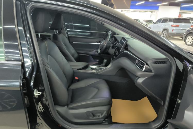 Used Toyota Camry 2021 2.0G Luxury Edition
