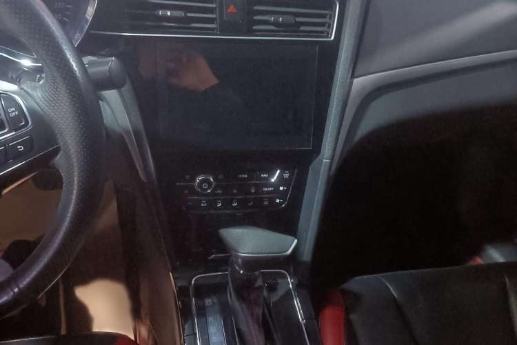 Used Venucia D60 2019 1.6L XL CVT Smart Connect Elite Edition
