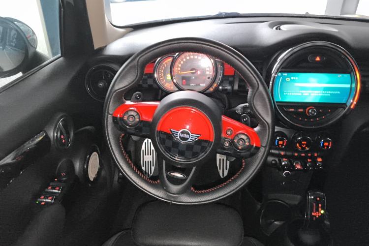 Used MINI MINI 2018 2.0T COOPER S Classic Edition Five-Door Version
