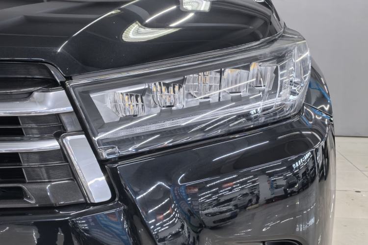 Used Toyota Highlander 2018 2.0T Four-Wheel Drive Prestige Version 7 Seats China V Emission Standard
