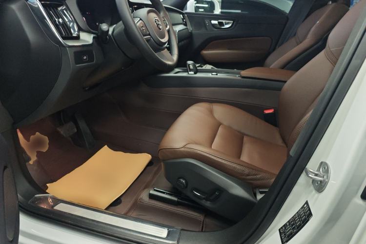 Used Volvo XC60 2025 B5 4x4 Smart Luxury Edition