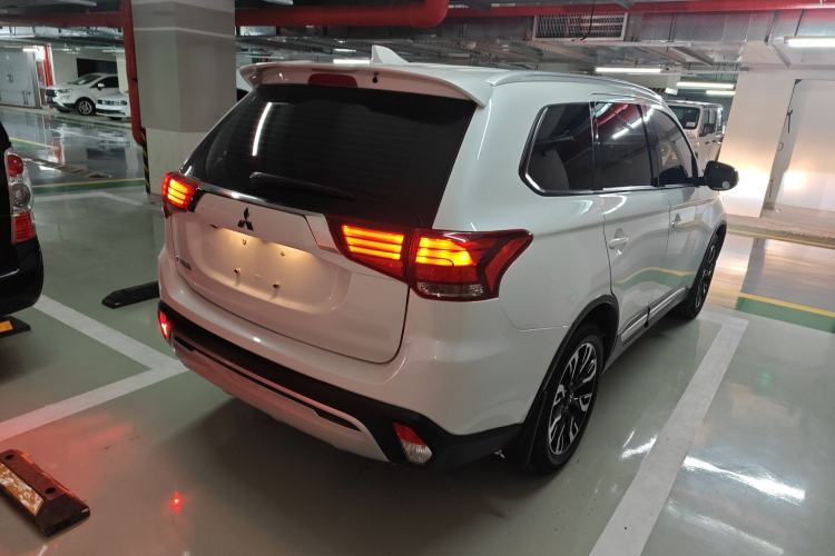 Used Mitsubishi Outlander 2019 2.0L Two-Wheel Drive Comfort Edition 5 Seats China V Standard