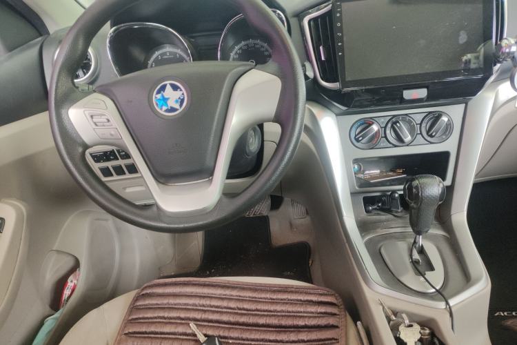 Used Venucia T70 2015 2.0L CVT Smart Choice Edition