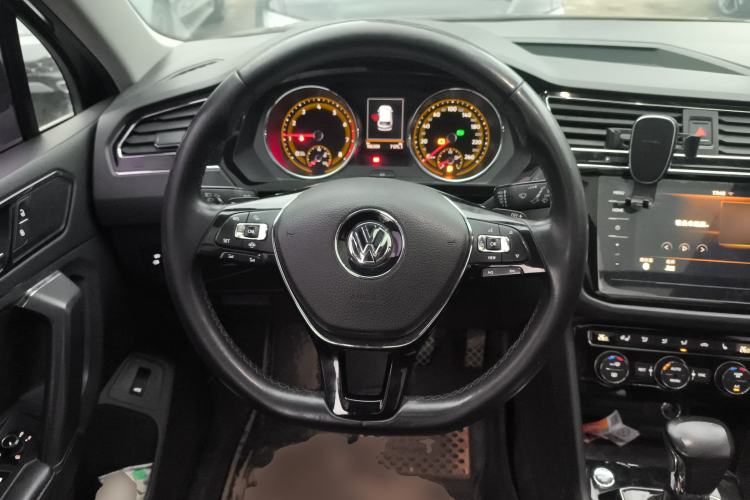 Used Volkswagen Tiguan L 2020 330TSI Automatic Two-Wheel Drive Smart Luxury Edition China VI Standard
