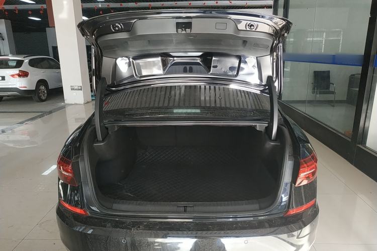 Used Volkswagen Passat 2020 Facelift 330TSI Elite Edition China VI Standard
