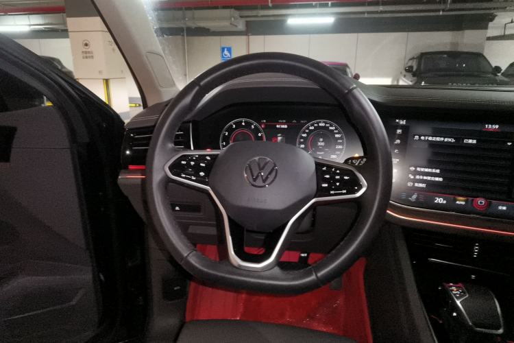 Used Volkswagen Touareg 2022 3.0 TSI Luxury Edition Black Diamond Sport Package
