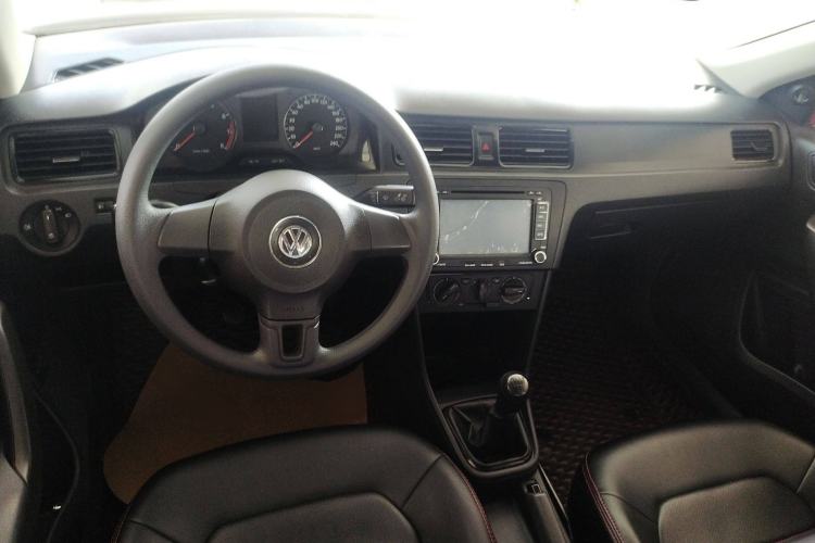 Used Volkswagen Santana 2015 1.6L Manual Fashion Edition
