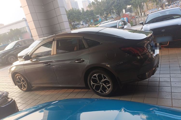 Used MG 5 2022 180 DVVT CVT Youth Luxury Edition
