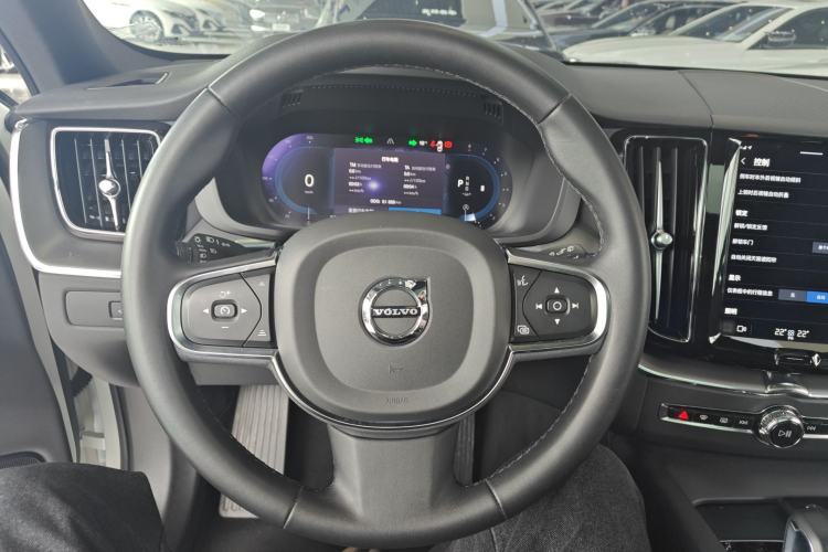 Used Volvo XC60 2023 B5 4x4 Smart Luxury Edition