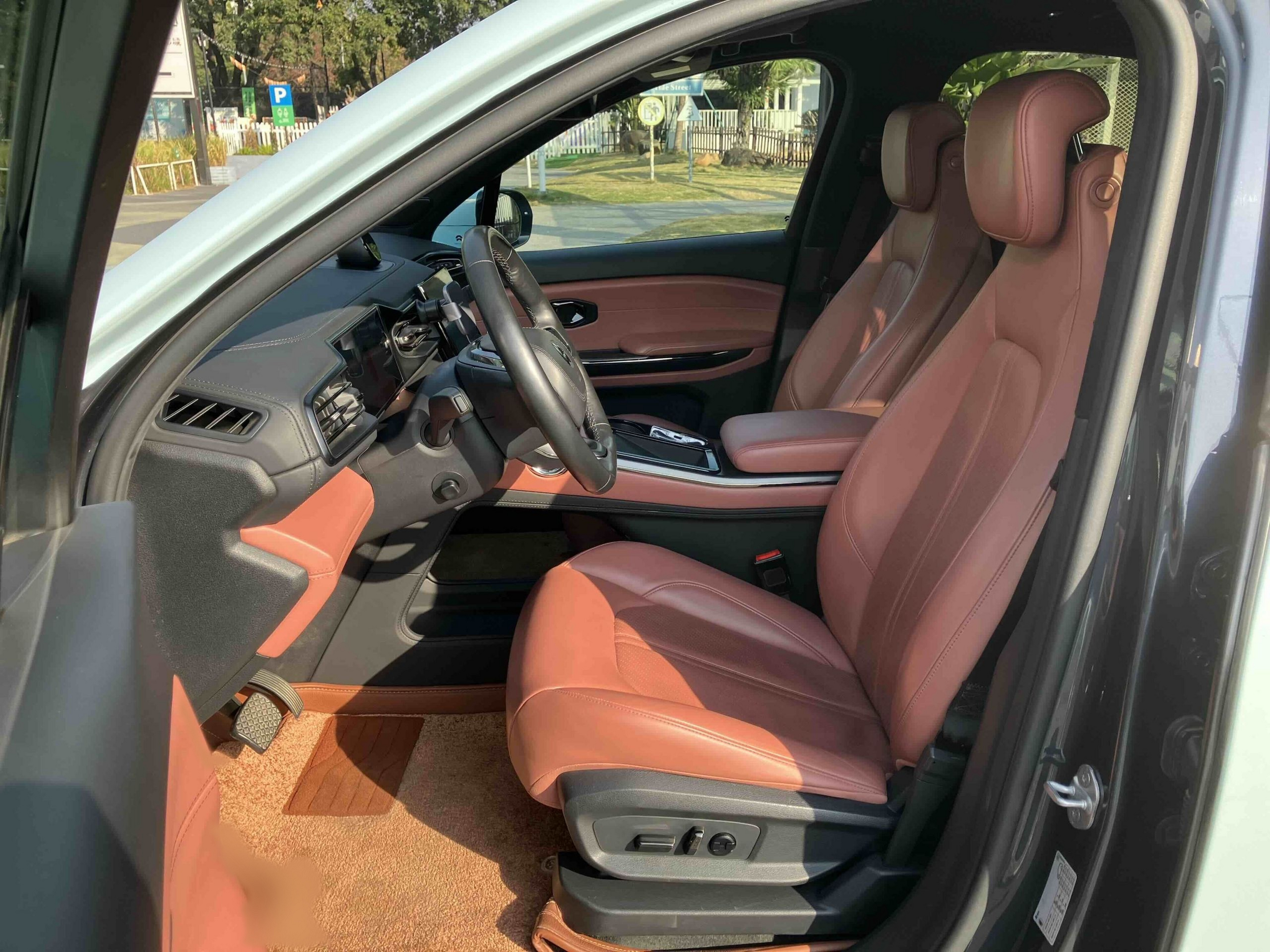 Переднее сиденье в автомобиле