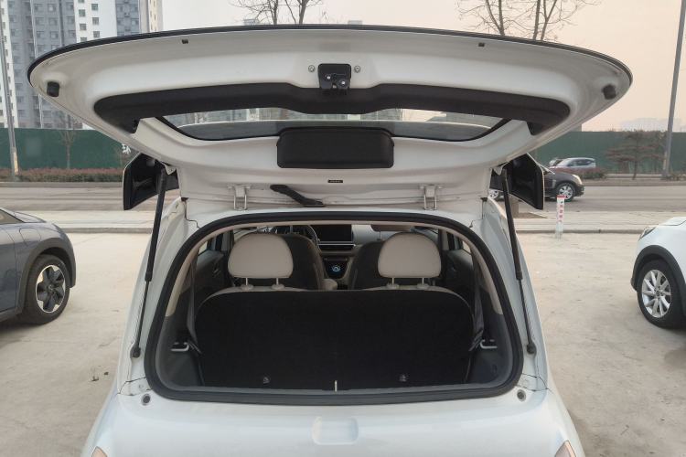 Used ORA White Cat 2022 Xiaoyue Mao Edition 360 km Luxury Model Lithium NMC
