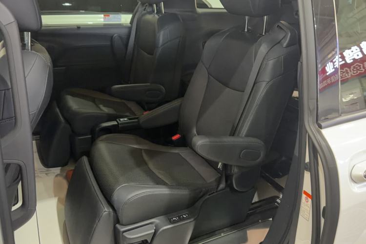 Used Toyota Granvia 2023 2.5L Hybrid Flagship VIP Edition