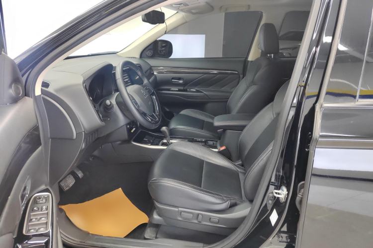 Used Mitsubishi Outlander 2020 2.0L Two-Wheel Drive Enjoyment Version 5 Seats
