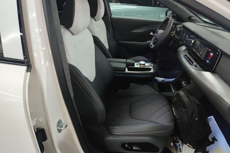 Used ARCFOX Alpha S6 2025 602 with Three LiDAR Sensors