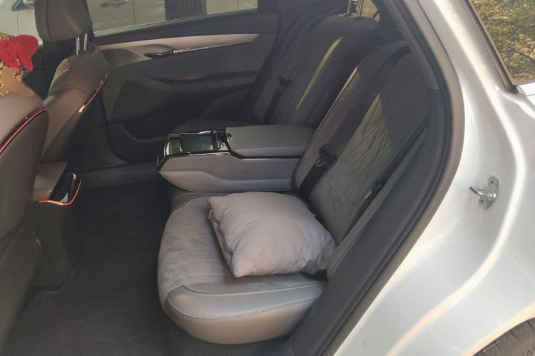 Used VOYAH PASSION 2023 Four-Wheel Drive Standard Edition