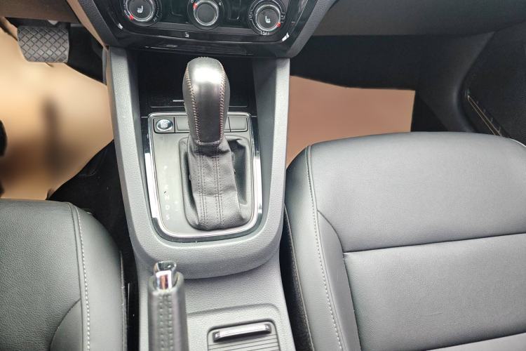 Used Volkswagen Sagitar 2018 180TSI DSG Prestige Edition
