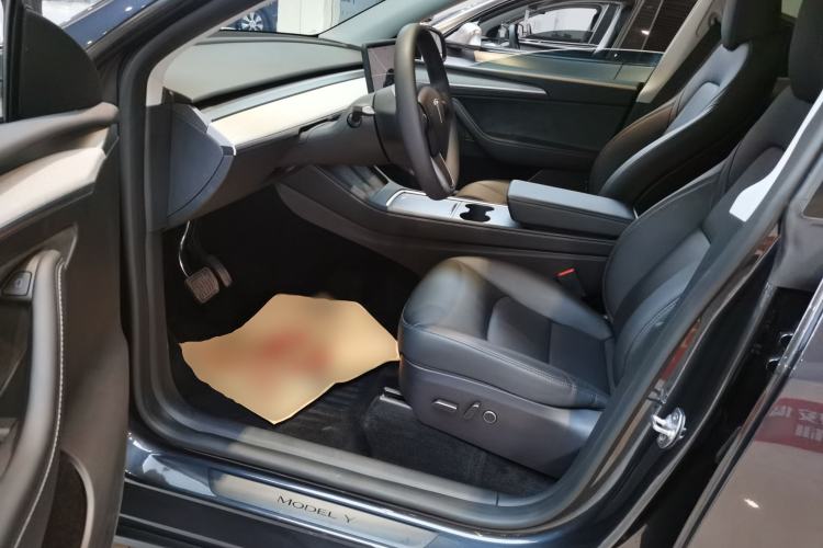 Used Tesla Model Y 2024 Long-Range All-Wheel-Drive Version
