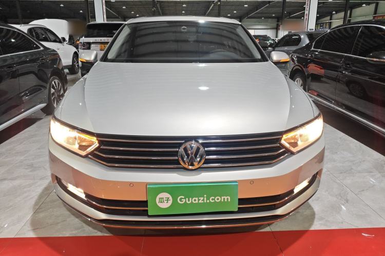 Used Volkswagen Magotan 2017 330TSI DSG Leading Model
