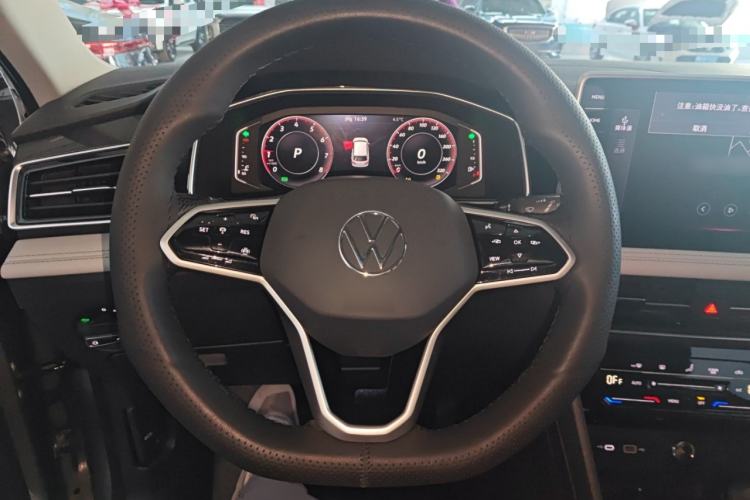 Used Volkswagen Tiguan L 2022 330TSI Automatic Two-Wheel Drive Smart Edition
