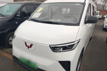 Used Wuling Yangguang 2024 300km Comfort-Grade Passenger Van 60kW