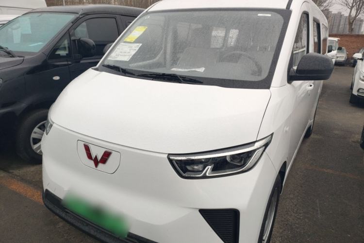 Used Wuling Yangguang 2024 300KM Comfort Version Passenger Van 75kW
