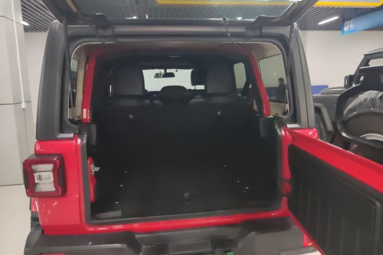 Used  Wrangler 2019 2.0T Sahara Four-Door Version China VI Emission Standard
