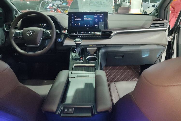 Used Toyota Granvia 2023 2.5L Hybrid Flagship VIP Edition
