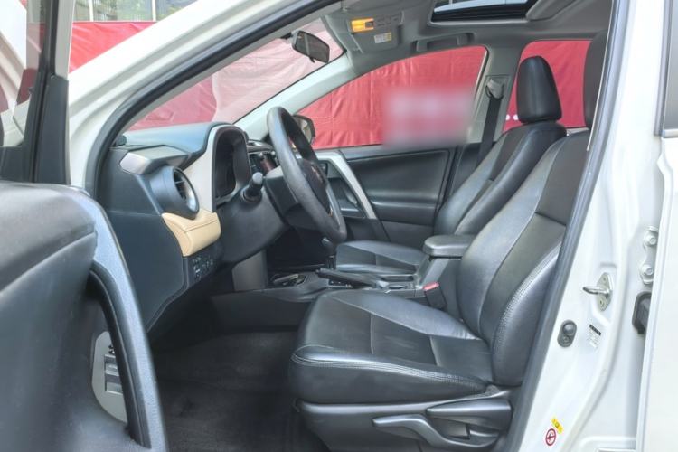 Used Toyota RAV4 2016 2.0L CVT Two-Wheel Drive Fashion Edition China V Standard
