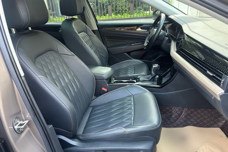 Used Volkswagen Passat 2020 Revised Version 330TSI Luxury Edition China VI Standard