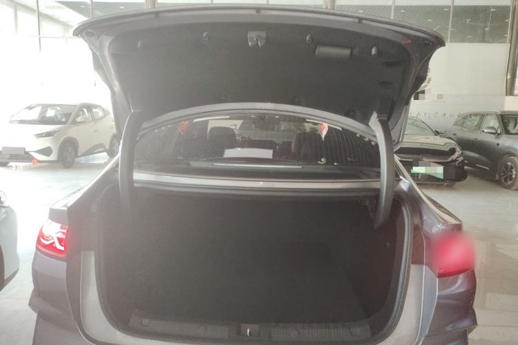 Used BYD Qin L 2025 DM-i Smart Drive 120KM Superior Model
