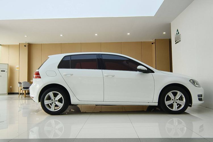 Used Volkswagen Golf 2016 230TSI Automatic Comfort Version
