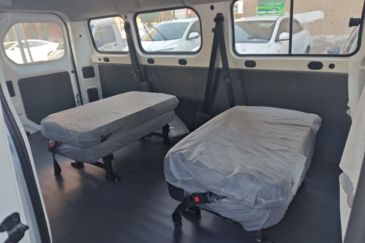 Used Wuling Yangguang 2024 300KM Comfort Version Passenger Van 75kW