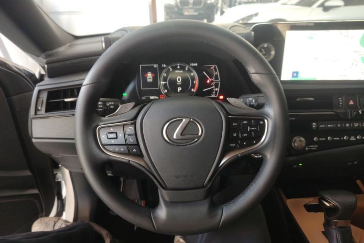 Used Lexus ES 2023 200 Excellence Edition
