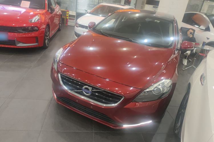Used Volvo V40 2015 1.6T Zhiya Edition
