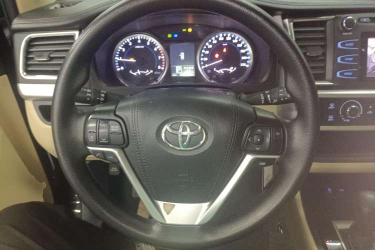 Used Toyota Highlander 2018 2.0T Two-Wheel Drive Elite Edition 7 Seats China VI Standard
