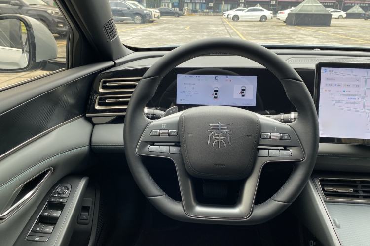 Used BYD Qin L 2025 DM-i Smart Drive 80KM Leading Model
