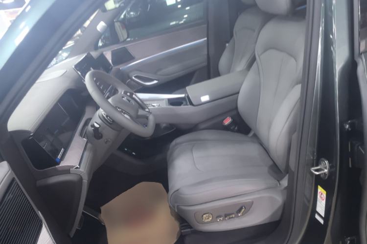 Used Denza N9 2025 Flagship Model
